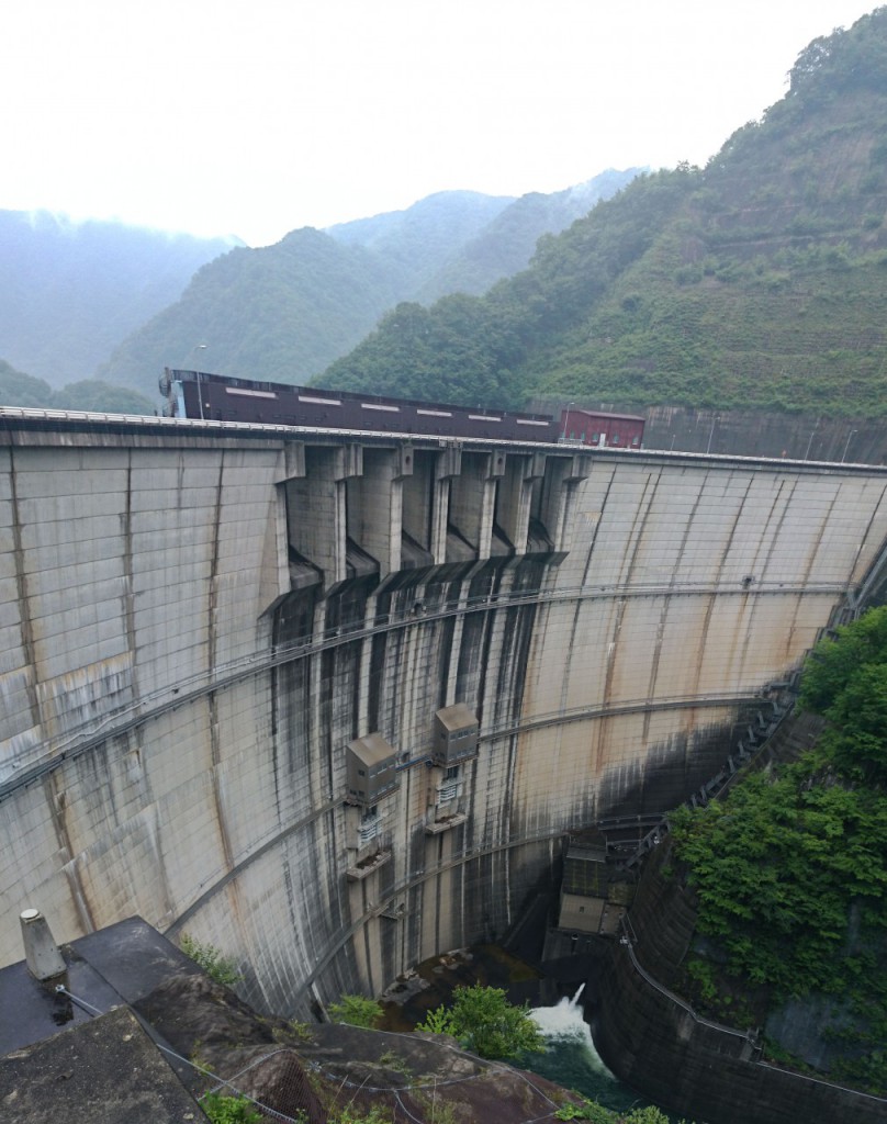 川治ダム堤体