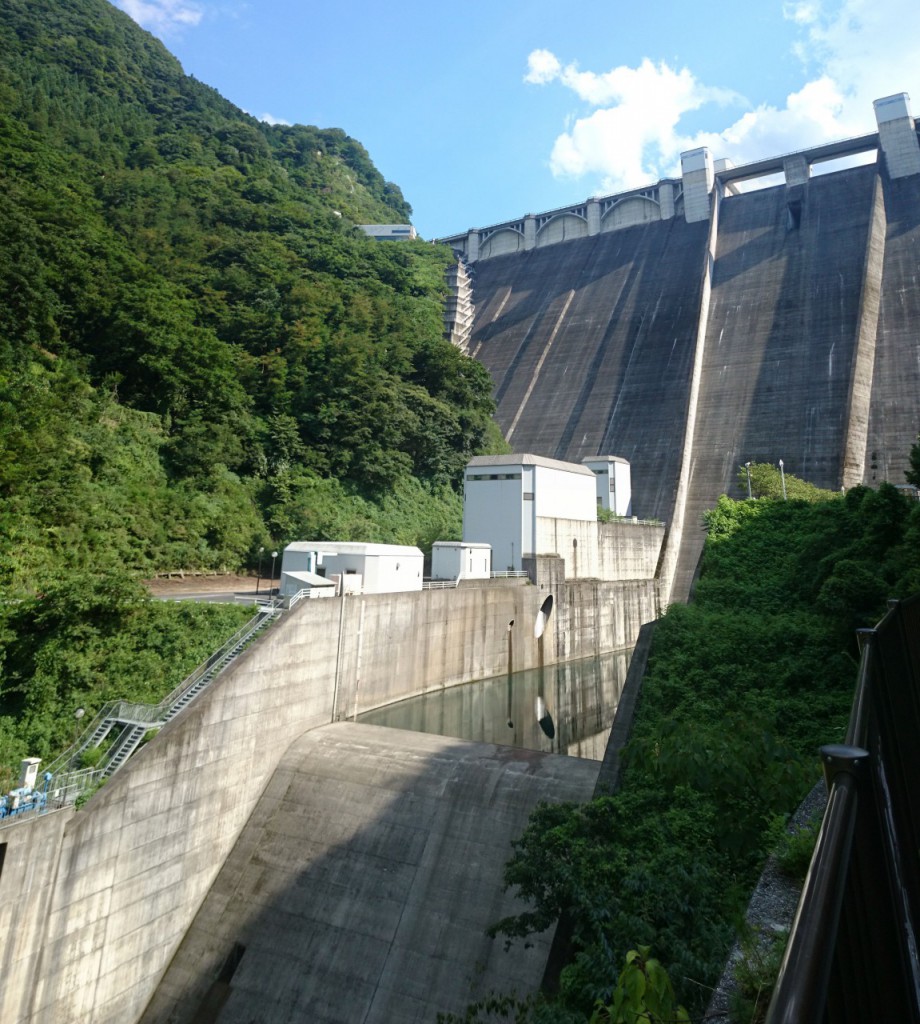 浦山ダム減勢工付近