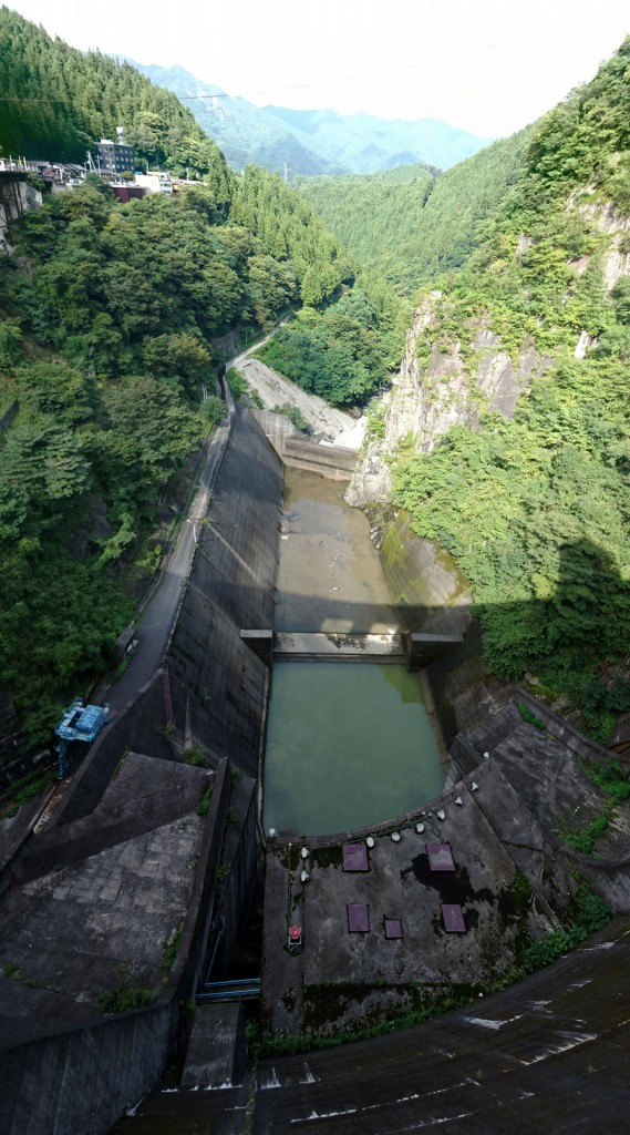 二瀬ダム下流の光景